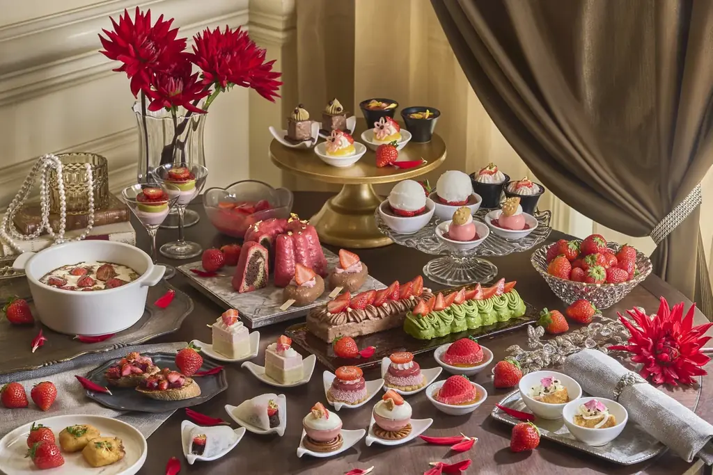 【ザ・リッツ・カールトン大阪】今年もフレッシュ苺が登場！苺とスイーツの饗宴「ストロベリーアフタヌーンティー」と「ストロベリーアフタヌーンブッフェ―サロン デュ ストロベリー―」がいよいよ開幕 画像 2