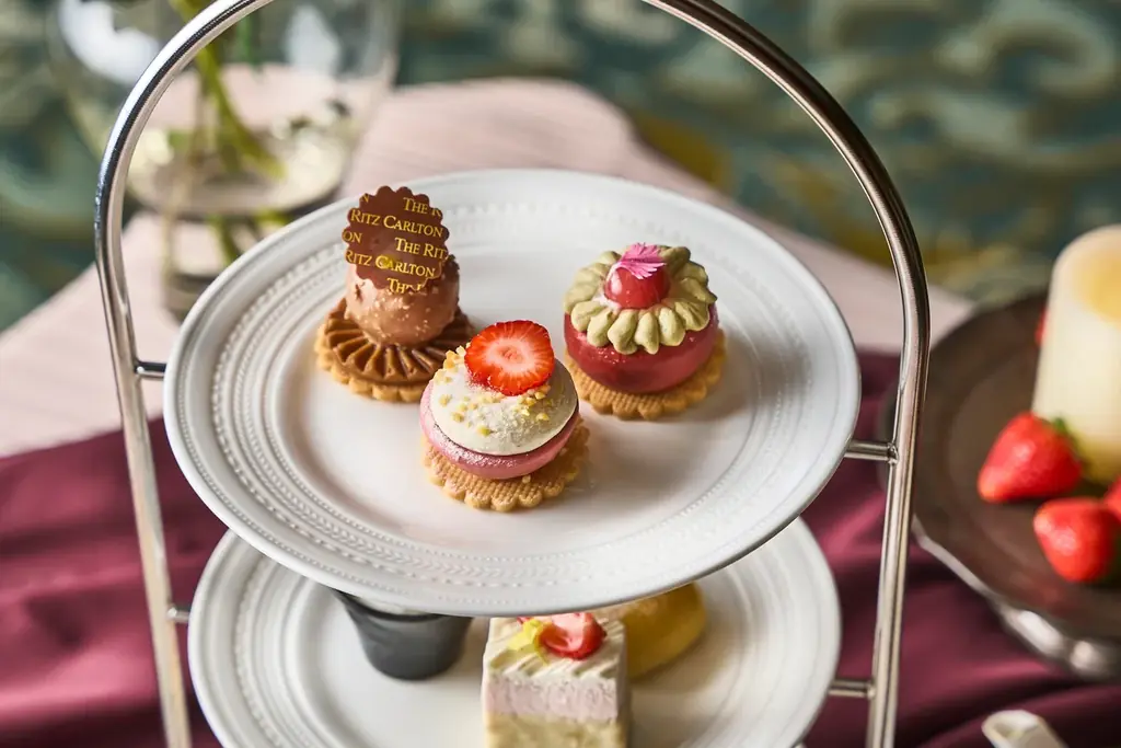 【ザ・リッツ・カールトン大阪】今年もフレッシュ苺が登場！苺とスイーツの饗宴「ストロベリーアフタヌーンティー」と「ストロベリーアフタヌーンブッフェ―サロン デュ ストロベリー―」がいよいよ開幕 画像 3