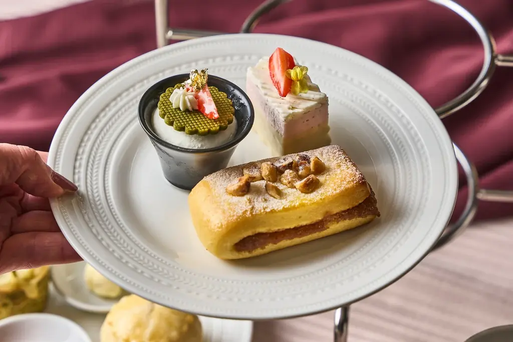 【ザ・リッツ・カールトン大阪】今年もフレッシュ苺が登場！苺とスイーツの饗宴「ストロベリーアフタヌーンティー」と「ストロベリーアフタヌーンブッフェ―サロン デュ ストロベリー―」がいよいよ開幕 画像 4