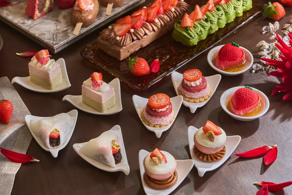 【ザ・リッツ・カールトン大阪】今年もフレッシュ苺が登場！苺とスイーツの饗宴「ストロベリーアフタヌーンティー」と「ストロベリーアフタヌーンブッフェ―サロン デュ ストロベリー―」がいよいよ開幕 画像 9