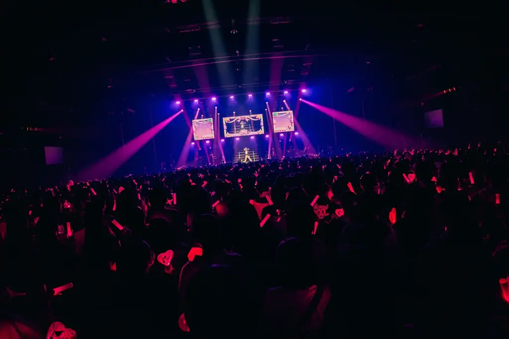 2.5次元アイドルグループ「いれいす」ないこ、豊洲PITを“真っピンク”に染め上げた一夜。2ndソロライブで魅せた「夢・恋・影」 画像 4