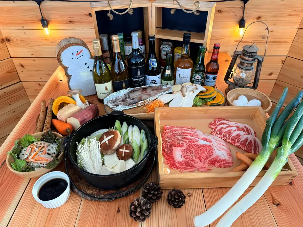 最高のリトリートを体験できる THE FIVE RIVERS FINE GLAMPING 群馬 白沢　コタツで味わう”すき焼き冬ディナー”＆ペットフーディスト監修愛犬用”新春おせちディナー”　提供開始 画像 1