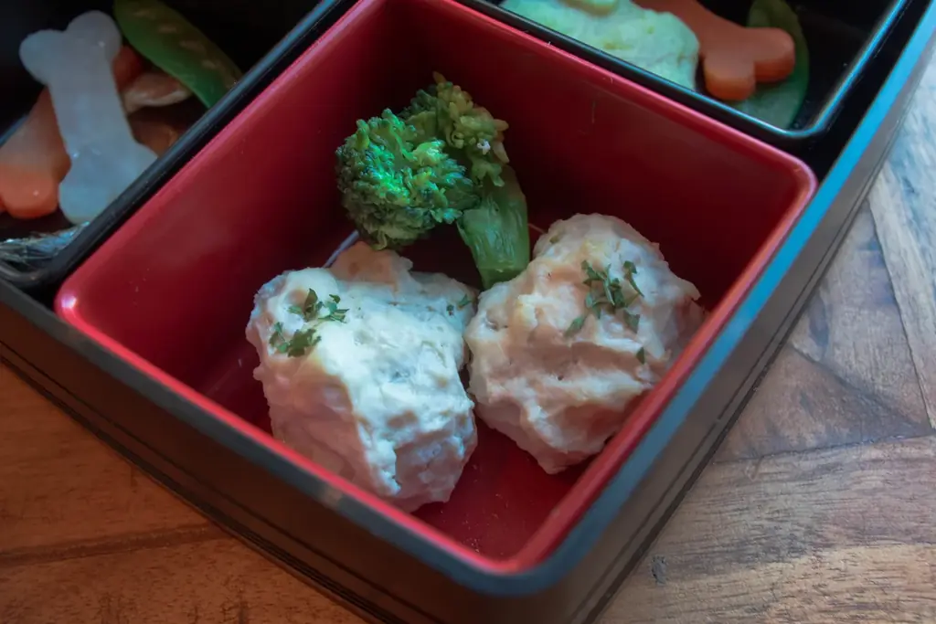 最高のリトリートを体験できる THE FIVE RIVERS FINE GLAMPING 群馬 白沢　コタツで味わう”すき焼き冬ディナー”＆ペットフーディスト監修愛犬用”新春おせちディナー”　提供開始 画像 10