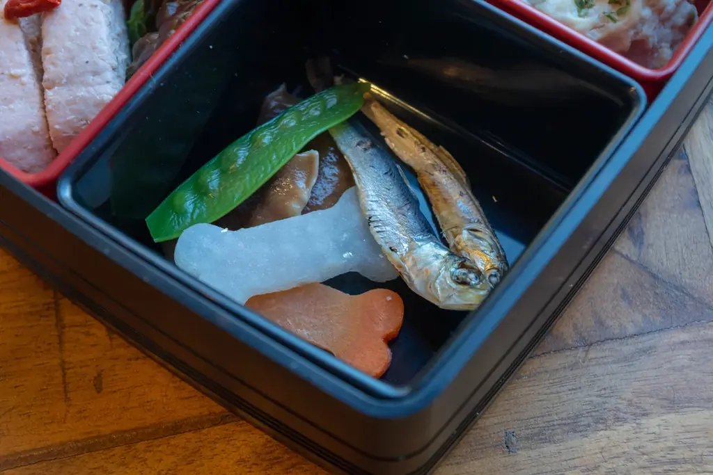 最高のリトリートを体験できる THE FIVE RIVERS FINE GLAMPING 群馬 白沢　コタツで味わう”すき焼き冬ディナー”＆ペットフーディスト監修愛犬用”新春おせちディナー”　提供開始 画像 13