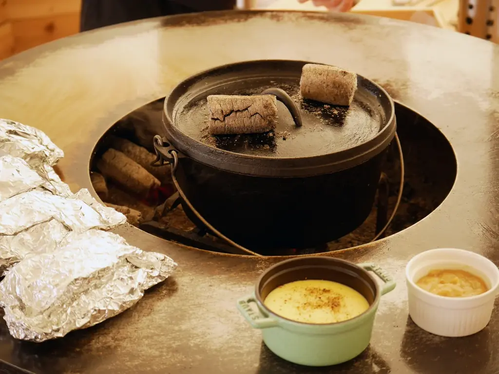 最高のリトリートを体験できる THE FIVE RIVERS FINE GLAMPING 群馬 白沢　コタツで味わう”すき焼き冬ディナー”＆ペットフーディスト監修愛犬用”新春おせちディナー”　提供開始 画像 2